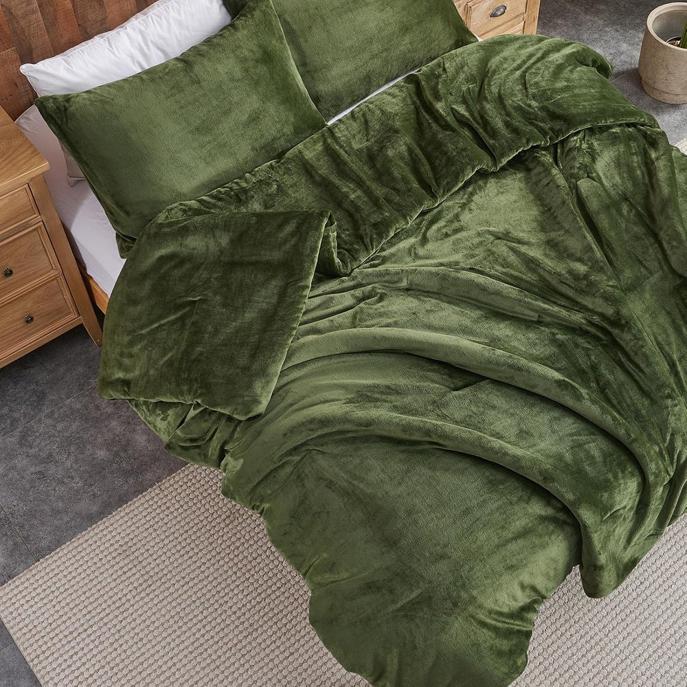 Wajade King Size Comforter Set- 3 Pieces Dark Green Bed in A Bag for All Seas...