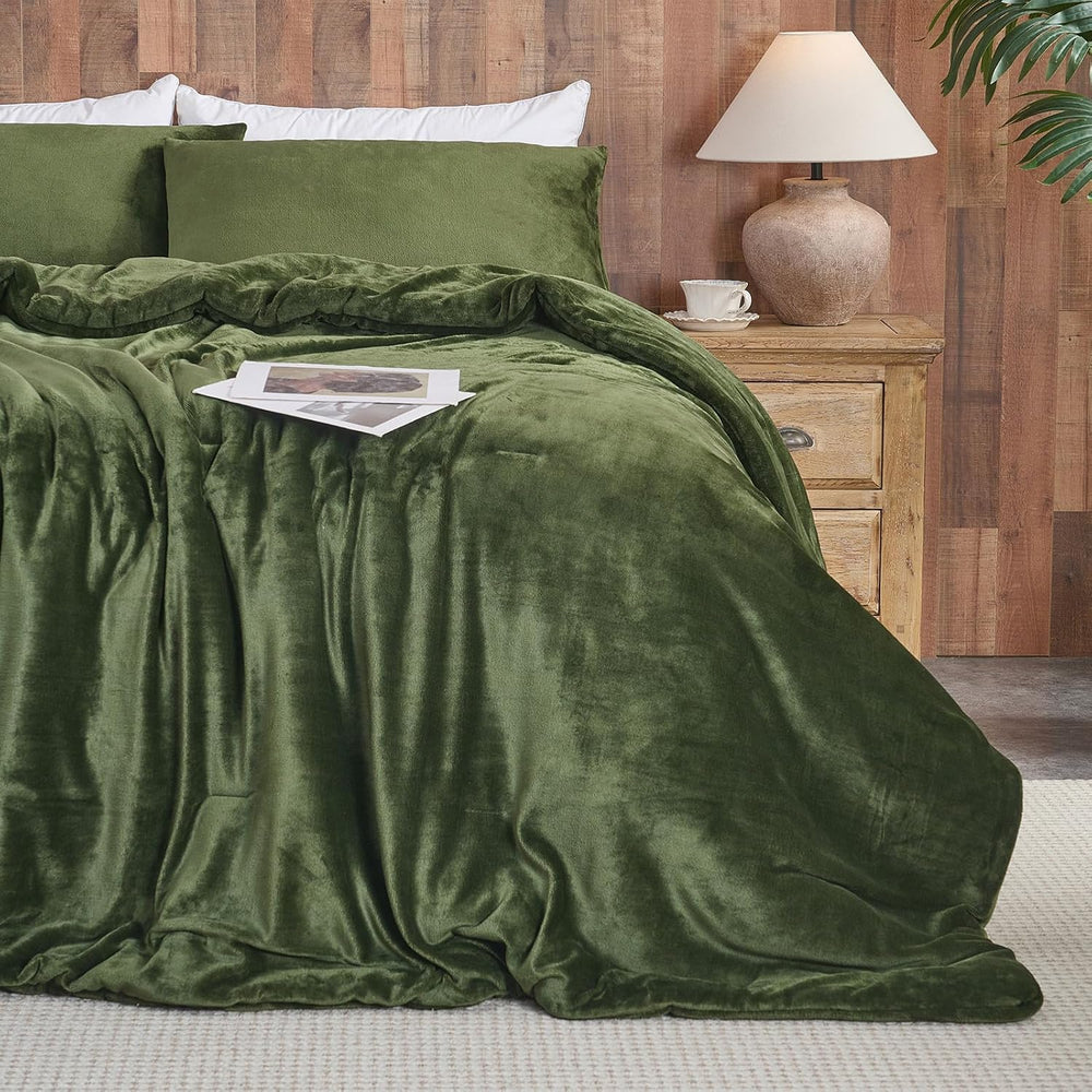 Wajade King Size Comforter Set- 3 Pieces Dark Green Bed in A Bag for All Seas...