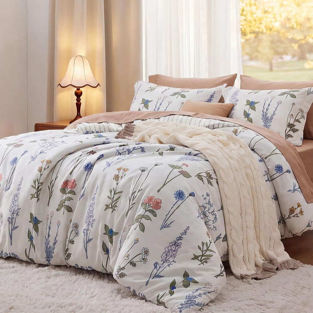 Bedsure Cute Comforter Full Size, White Soft & Fluffy Floral Bedding 3 Pcs