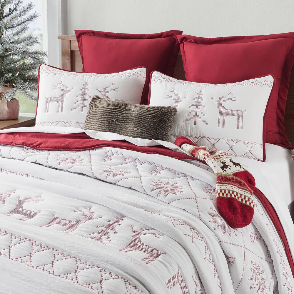 WDCOZY Red Christmas Queen Size Quilt Bedding Sets with Pillow Shams, Lightwe...