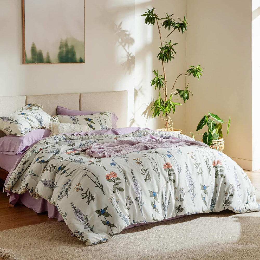Bedsure Cute Comforter Full Size, White Soft & Fluffy Floral Bedding 3 Pcs