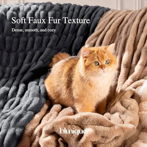 double-sided faux fur throw blanket, 1000 gsm ultra, close-up detail
