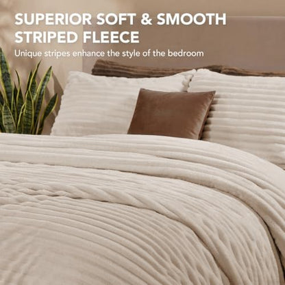 hyleory fluffy queen comforter set 3 pieces, close-up detail
