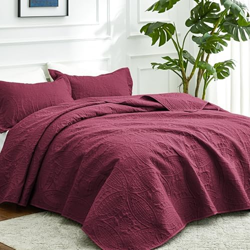 love's cabin quilts for queen bed burgundy bedspreads shown in use