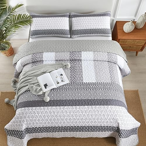 wongs bedding grey queen size quilt set, boho shown in use