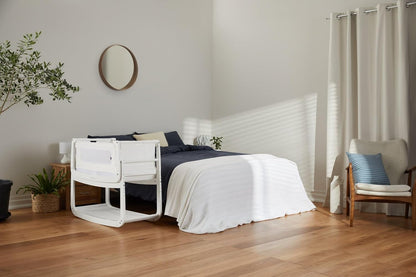 snuz snuzpod 4 bedside bassinet with mattress, white, close-up detail
