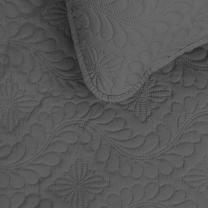 Easy-Going Twin Size Reversible Quilt Set - Image 3