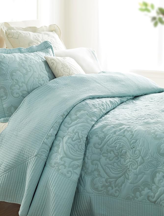 BrylaneHome Bedding Lightweight All Season Modern Amelia Quilted Damask - Image 3