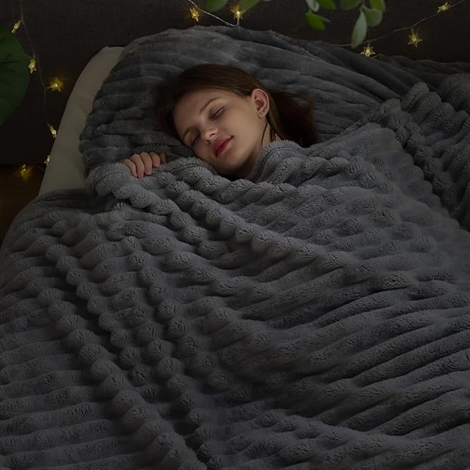 NEWCOSPLAY Super Soft King Blanket Light Grey Premium Silky Flannel Fleece 3D - Image 2