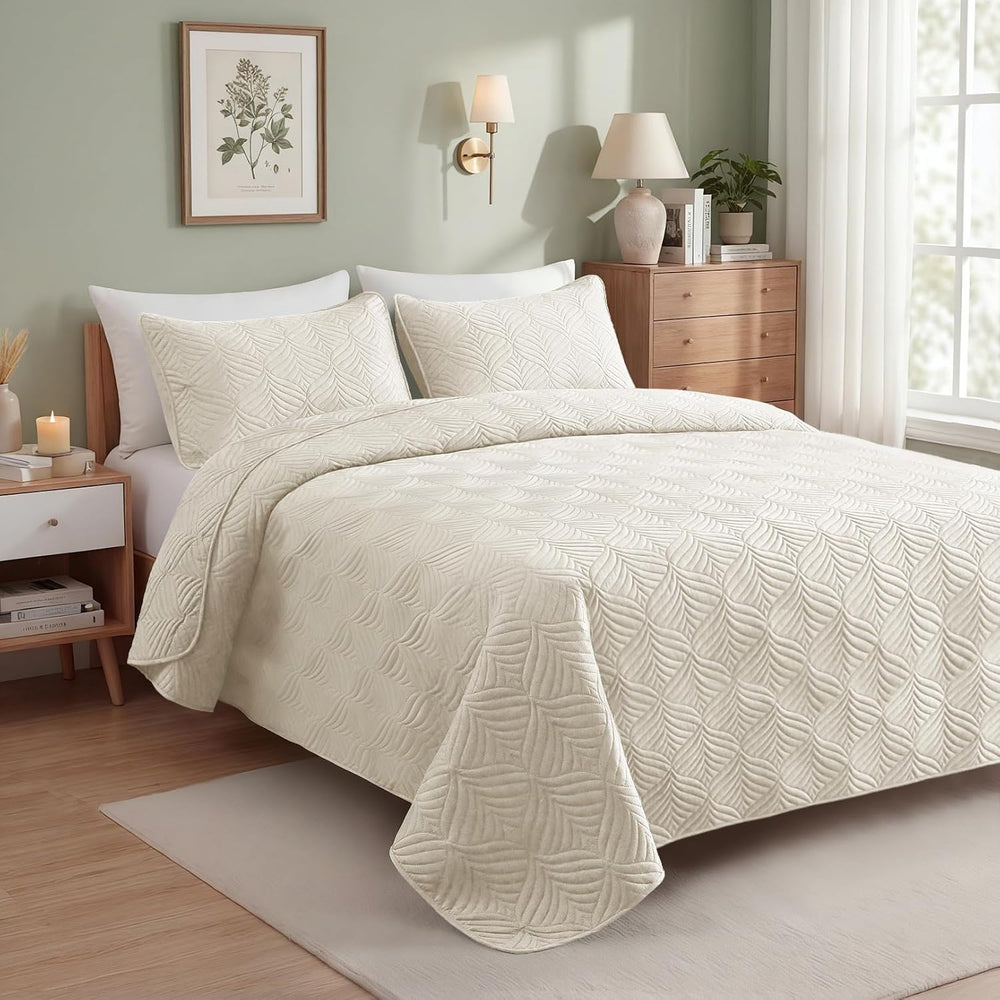 Whale Flotilla Extra Soft King Quilt Bedding Set, Lightweight Bedspreads