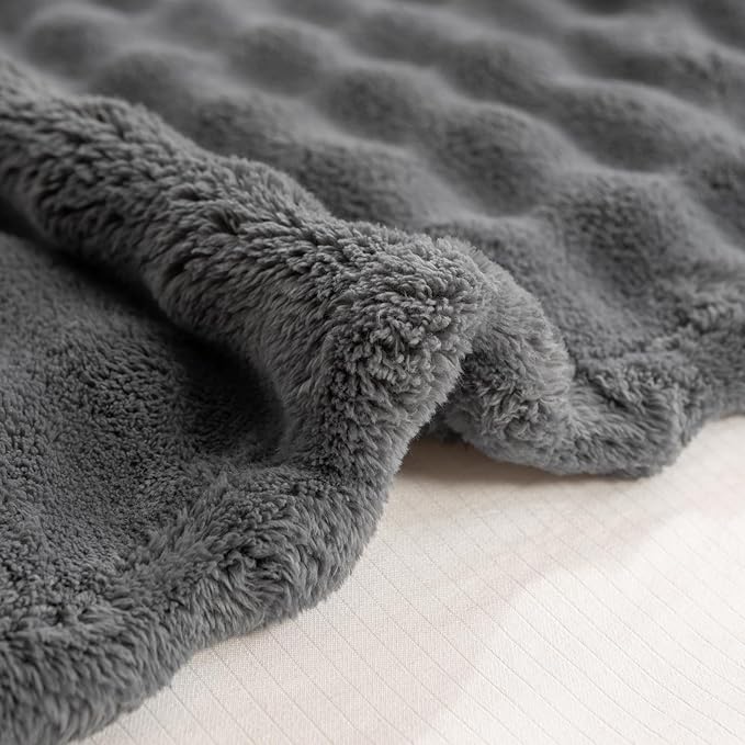 YUSOKI Luxury 3D Bubble Throw Blanket 3.1lb, All Ages, Home Decoration - Image 6