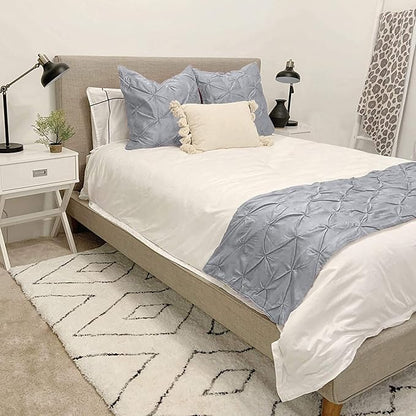 Bed Runner Set - 100% Pure Cotton 800 Thread Count - Luxury 1 Pinch Pleated Bed by Unknown