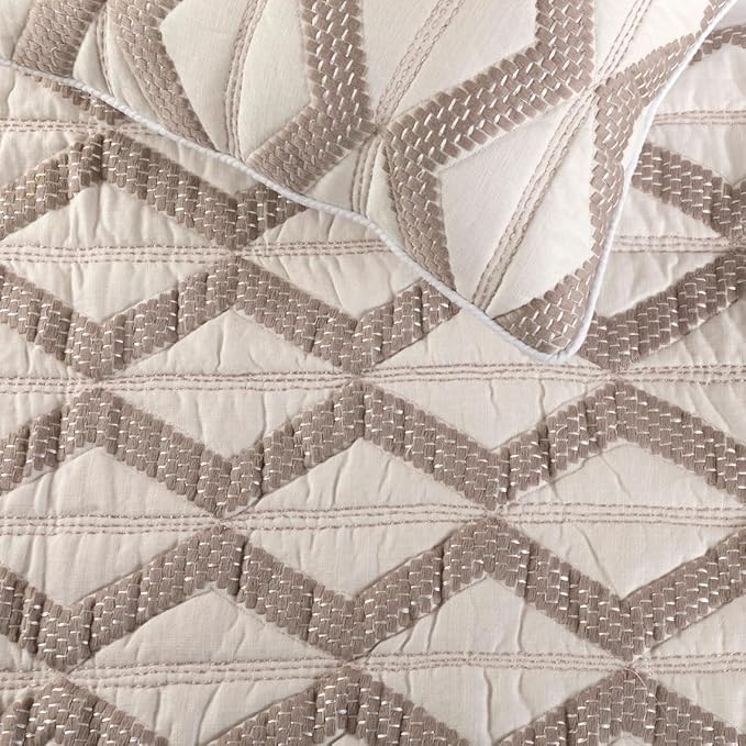 The HomeCentric Ivory Bed Runner, Twin Size 53"x18" Decorative Bed Runner - Image 3