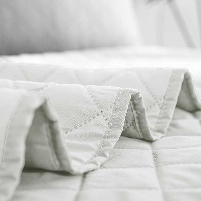 Easy-Going Twin Size Reversible Quilt Set - Image 7