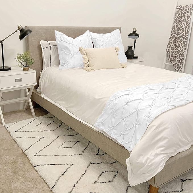 Bed Runner Set - 100% Pure Cotton 800 Thread Count - Luxury 1 Pinch Pleated Bed by Unknown