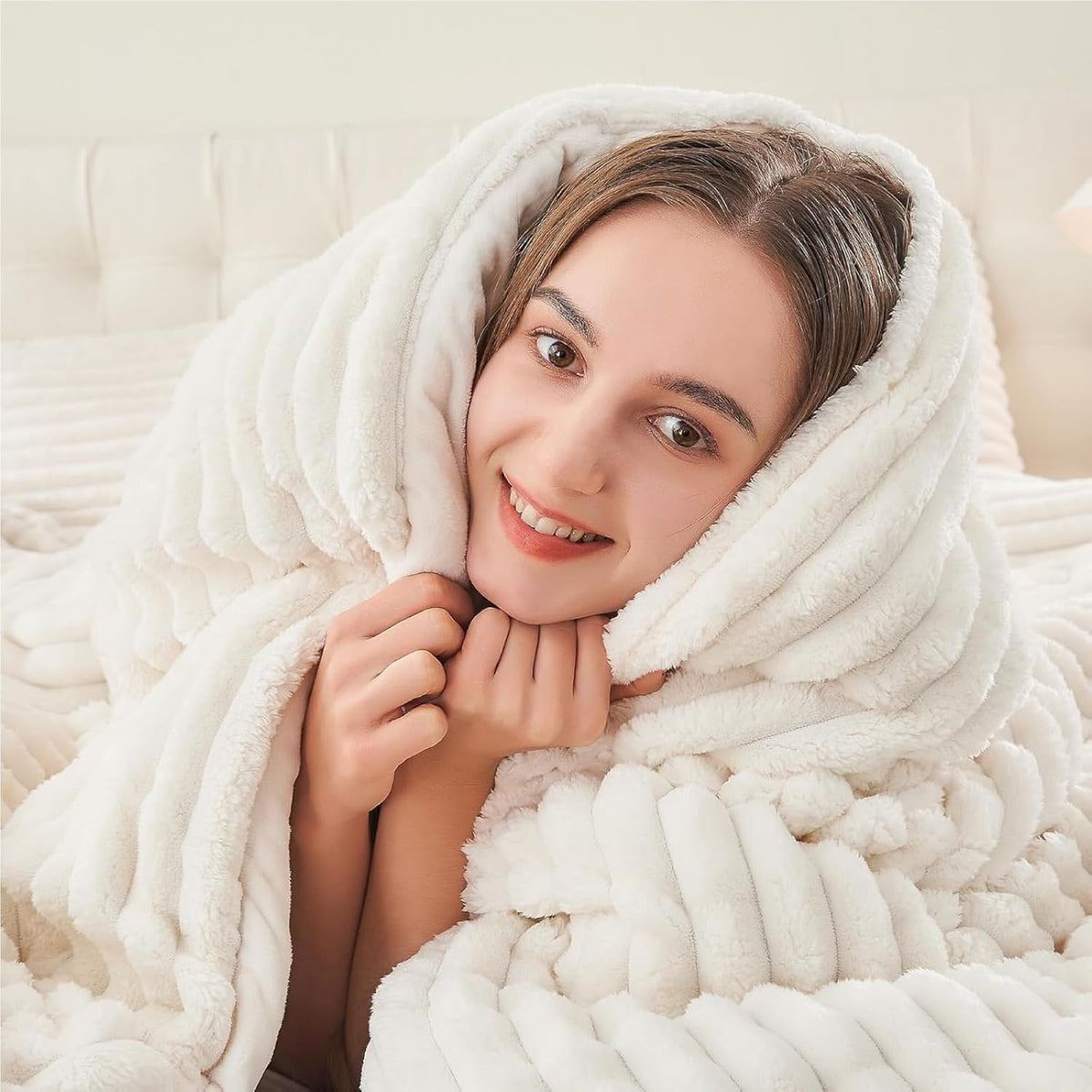 bedelite fleece full comforter set, fluffy bed set, close-up detail