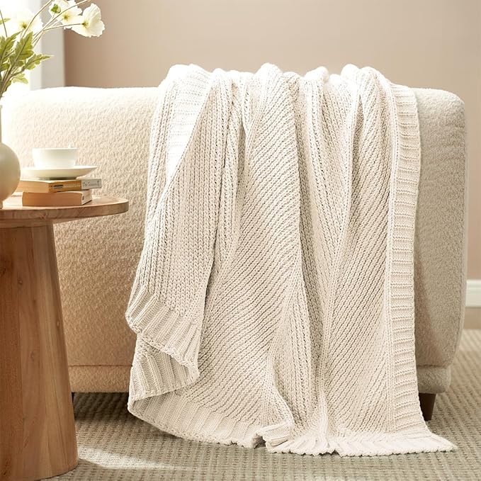 Amélie Home Chevron Chenille Knit Throw Blanket by Am%C3%A9lieHome