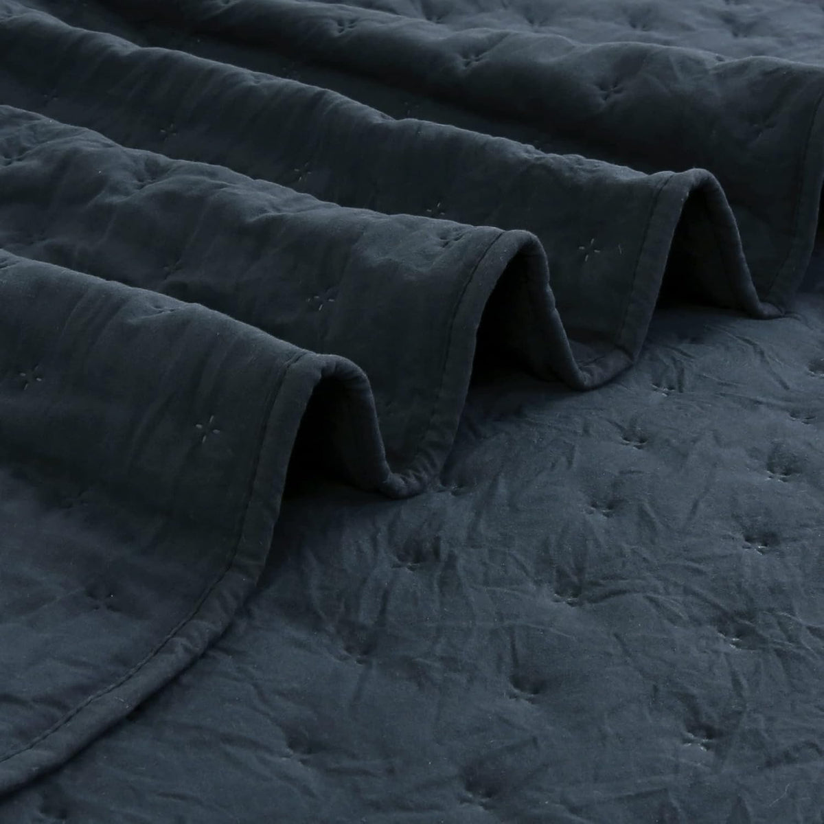 roaringwild oversized king quilt sets with pillow shams, front angle view