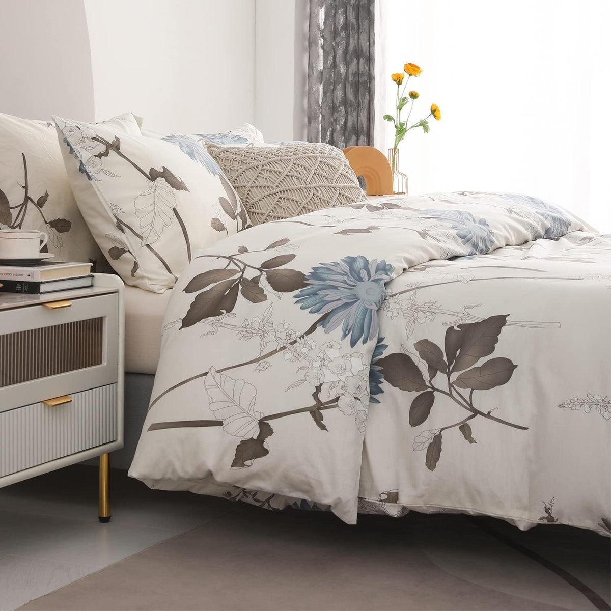 sleepbella comforter king size, 600 thread count cotton, side view