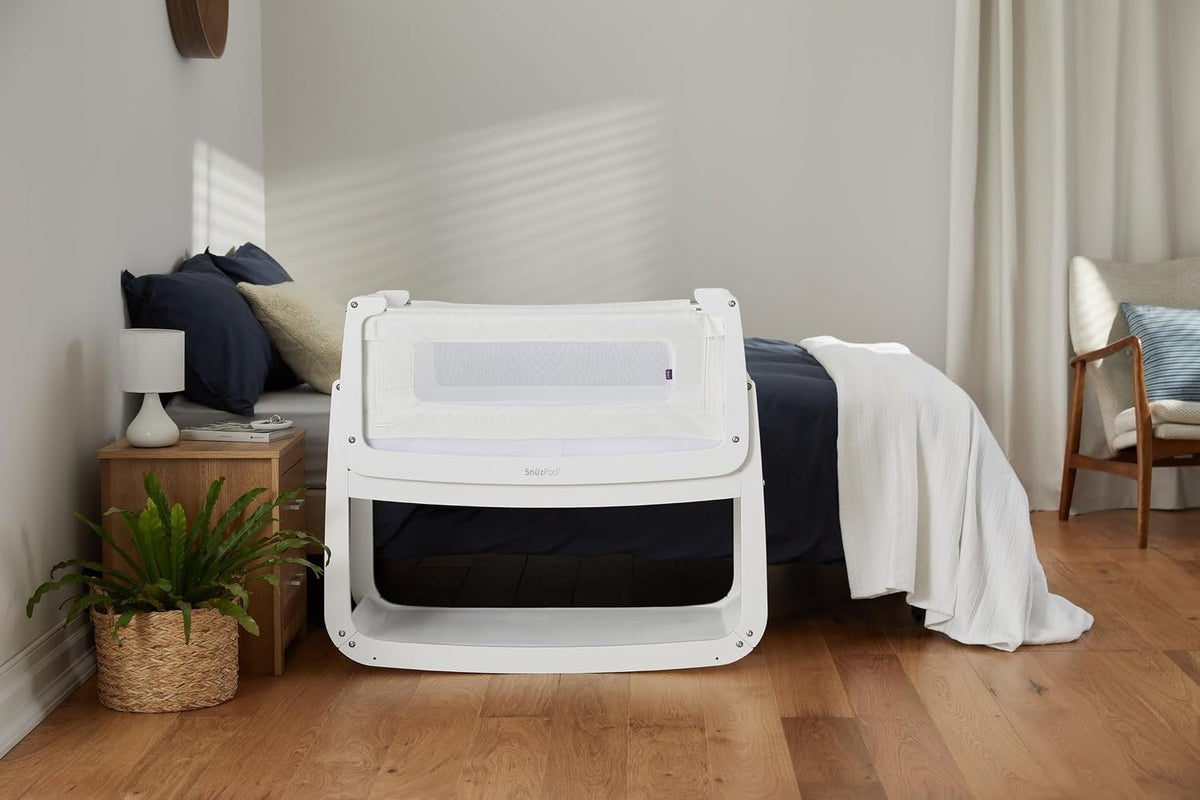 snuz snuzpod 4 bedside bassinet with mattress, white, side view