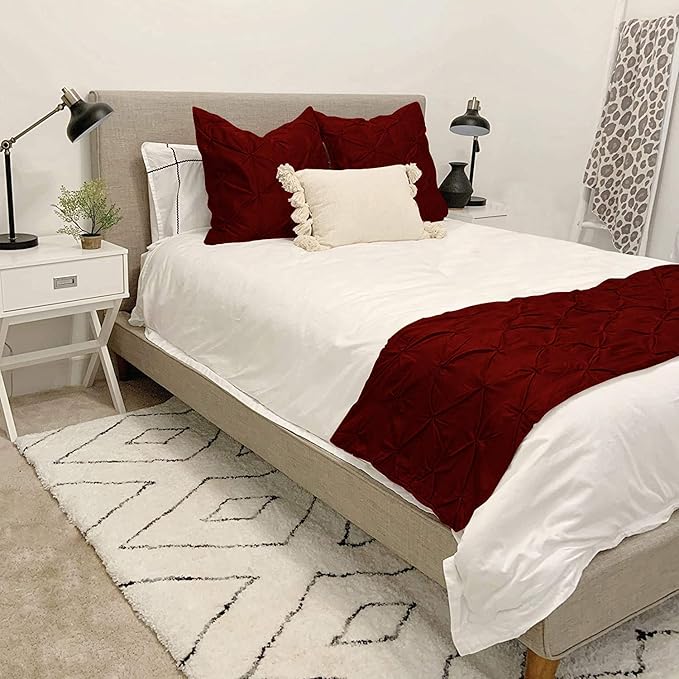 Bed Runner Set - 100% Pure Cotton 800 Thread Count - Luxury 1 Pinch Pleated Bed by Unknown