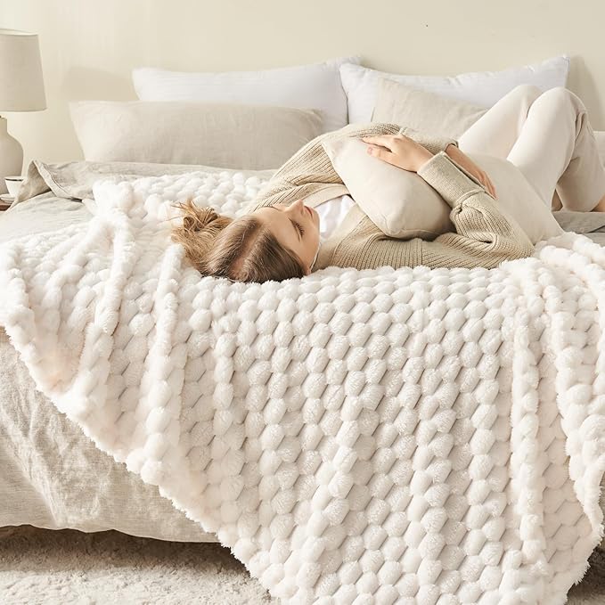 NEWCOSPLAY Super Soft King Blanket Ivory Premium Silky Flannel Fleece 3D Clouds - Image 6