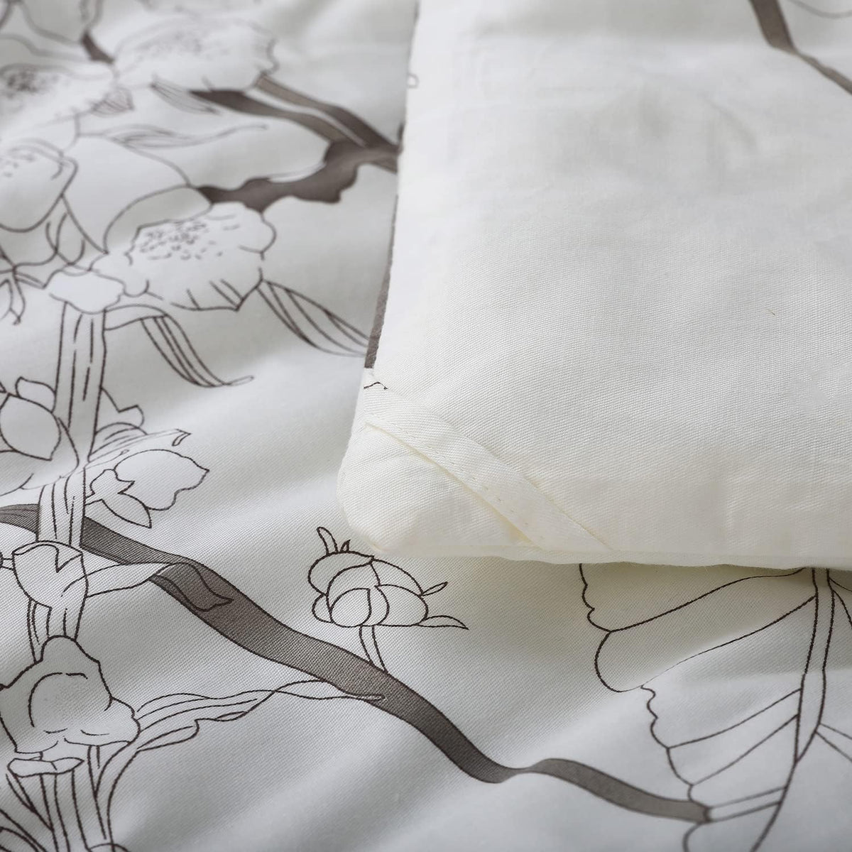 sleepbella comforter king size, 600 thread count cotton, front angle view