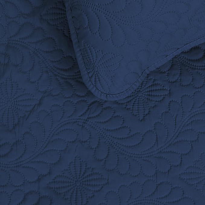 Easy-Going Twin Size Reversible Quilt Set - Image 3