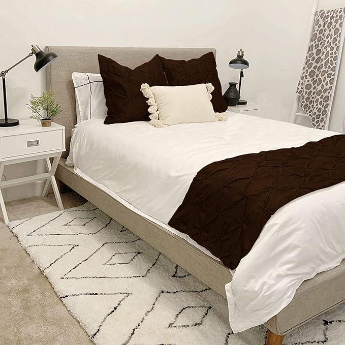 Bed Runner Set - 100% Pure Cotton 800 Thread Count - Luxury 1 Pinch Pleated Bed by Unknown
