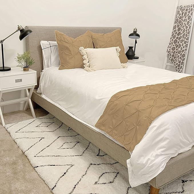 Bed Runner Set - 100% Pure Cotton 800 Thread Count - Luxury 1 Pinch Pleated Bed by Unknown