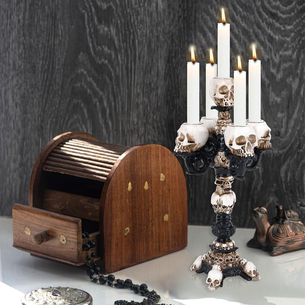 Skull Candle Holder for Halloween Decoration, Resin Gothic Skeleton Head Candlestick for Pillar Candle, Retro Spooky Desktop Tealight Cup for Christmas Home Office Party