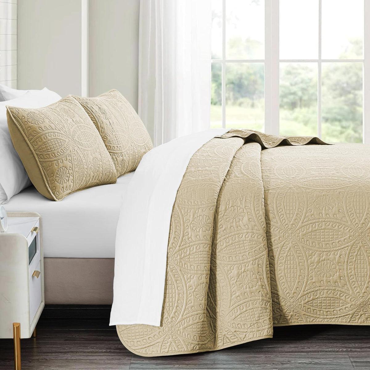 akkialla king quilt bedding set,beige ultrasonic king/cal king, side view