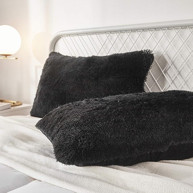 Uhamho Set of 2 Faux Fur Throw Pillow Covers Soft Velvet Decorative Pillowcases - Image 3