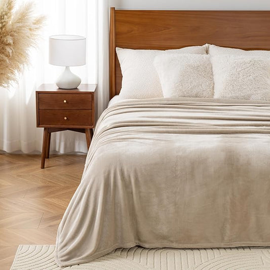 Luxury Fleece Warm Blanket, Soft Lightweight Velvety Plush Blanket by Unknown