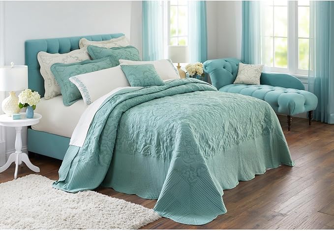 BrylaneHome Bedding Lightweight All Season Modern Amelia Quilted Damask by BrylaneHome
