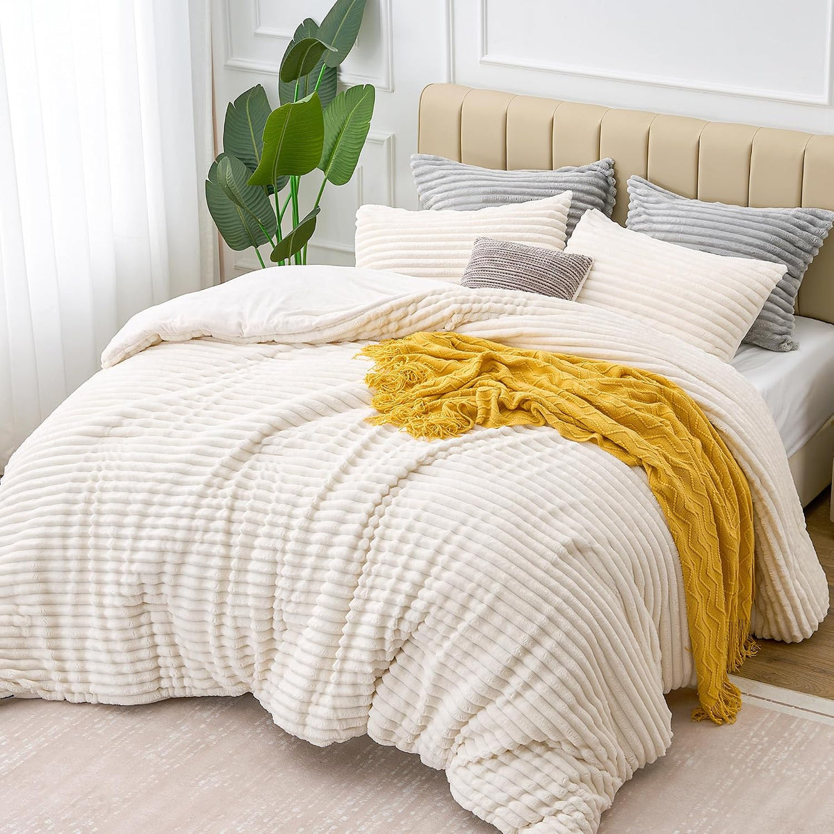 bedelite fleece full comforter set, fluffy bed set on a desk or shelf