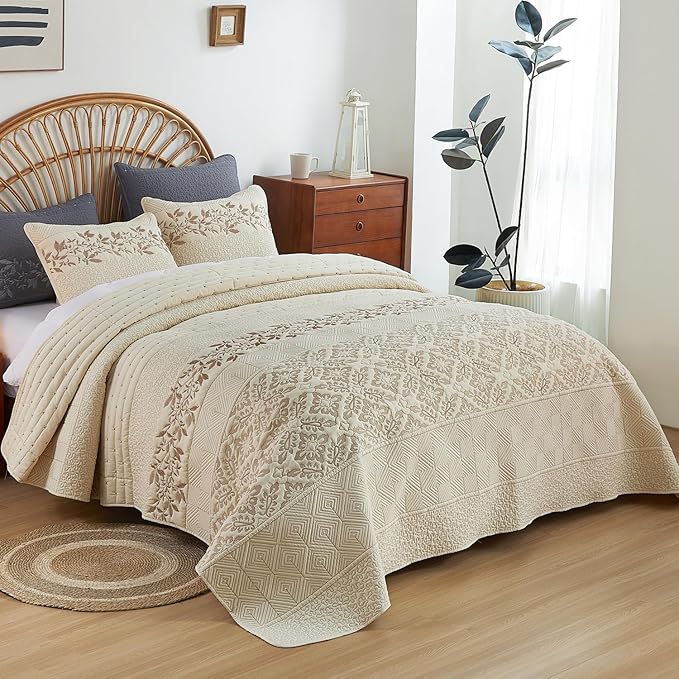 EVENHUG Floral Embroidered Quilt Set Queen Size 3 Piece Bedding Set Reversible - Image 3