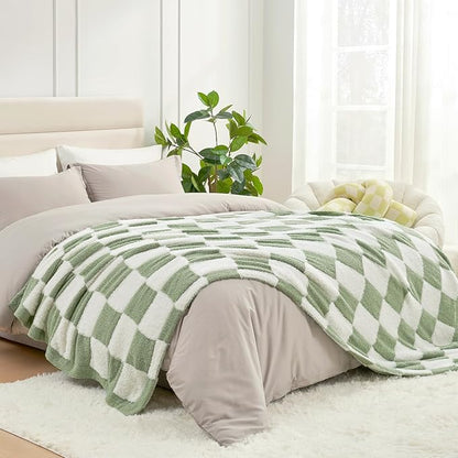 Snuggle Sac Faux Fur Checkered Blanket Twin Size by SnuggleSac