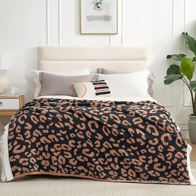 Snuggle Sac Ultra Soft Twin Size Reversible Oversized Cheetah Bedding Blanket - Image 5