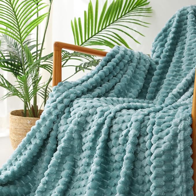 Exclusivo Mezcla Extra Large Soft Fleece Throw Blanket, 50x70 Inches 3D Clouds - Image 5