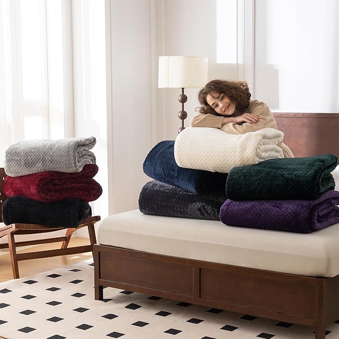 Oversized King Fleece Blanket 120x138 Inches, Seamless Soft Cozy 3D Jacquard - Image 4