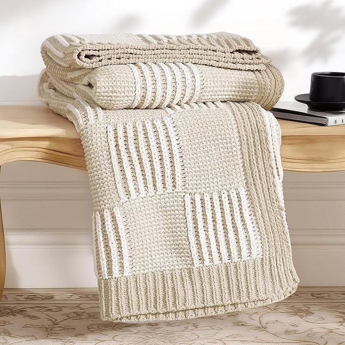 Amélie Home Checkered Knit Throw Blanket by Am%C3%A9lieHome