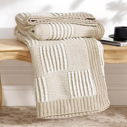 Amélie Home Checkered Knit Throw Blanket by Am%C3%A9lieHome