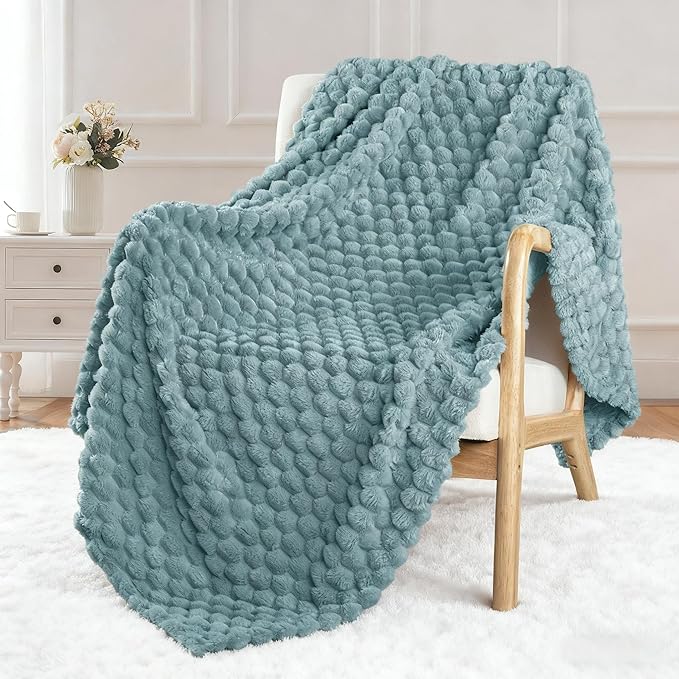 Exclusivo Mezcla Extra Large Soft Fleece Throw Blanket, 50x70 Inches 3D Clouds by ExclusivoMezcla