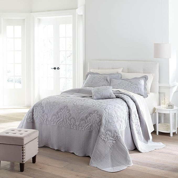 BrylaneHome Bedding Lightweight All Season Modern Amelia Quilted Damask by BrylaneHome