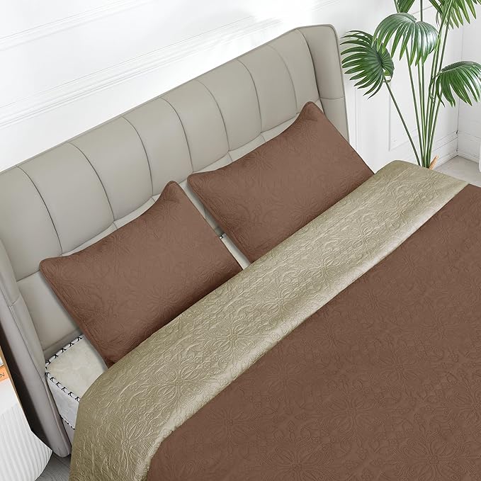 Easy-Going Twin Size Reversible Quilt Set - Image 2