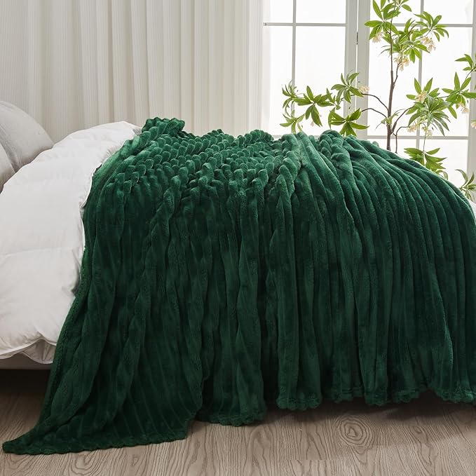 NEWCOSPLAY Super Soft King Blanket Dark Green Premium Silky Flannel Fleece 3D - Image 4