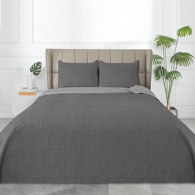 Easy-Going Twin Size Reversible Quilt Set - Image 2
