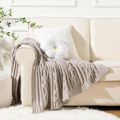 Battilo Light Grey Throw Blanket - Image 4