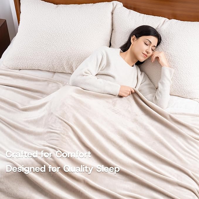 Luxury Fleece Warm Blanket, Soft Lightweight Velvety Plush Blanket - Image 4